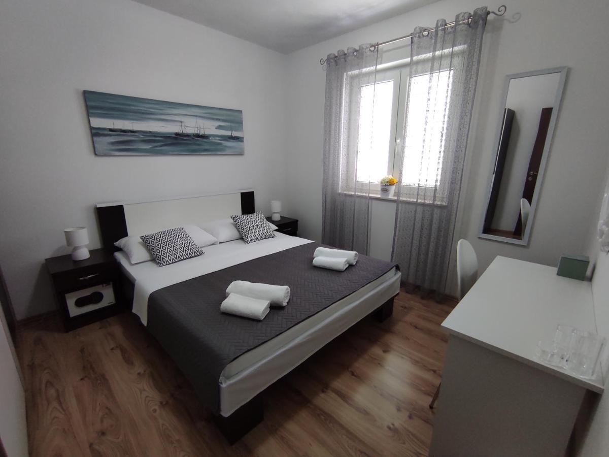 Apartment Zunabovic Trogir Exterior photo