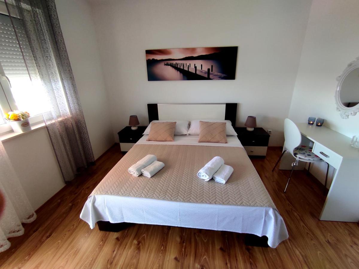 Apartment Zunabovic Trogir Exterior photo